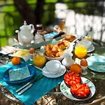 D'hotes - - Des Roses B&B 4*