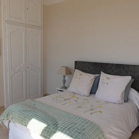 D'hotes - - Des Roses Bed & Breakfast
