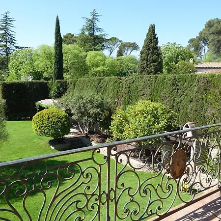 D'hotes - - Des Roses Bed & Breakfast Nimes