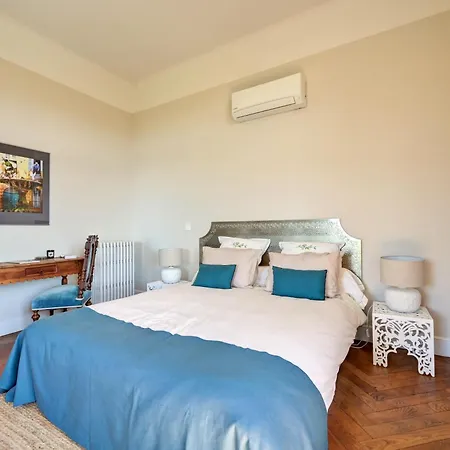 D'hotes - - Des Roses Nîmes