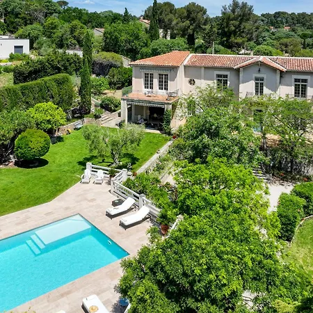 D'hotes - - Des Roses 4* Nimes