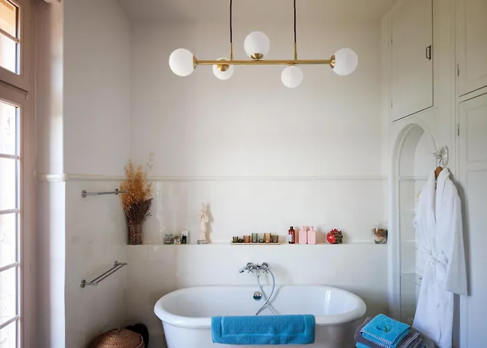 D'hotes - - Des Roses 3* Nîmes