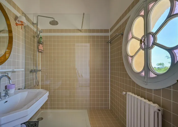 D'hotes - - Des Roses Nîmes