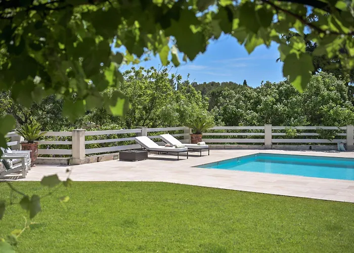 Panzió D'hotes - - Des Roses 3*